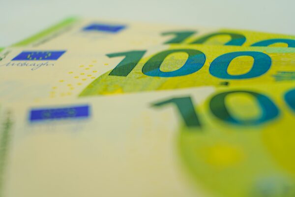 Fake 100 euro banknotes