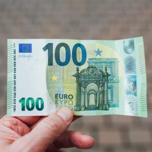 Fake 100 euro banknotes