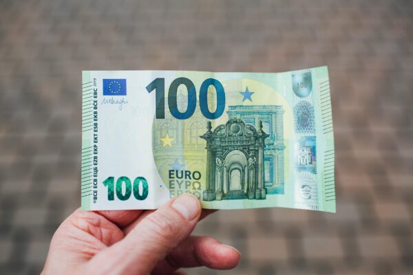 Fake 100 euro banknotes